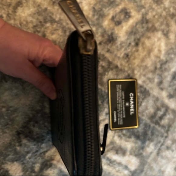 Auth CHANEL Caviar Leather Zippy Wallet - Picture 8 of 10